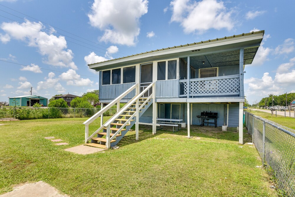Deck & Fenced-in Yard: Texas Escape!