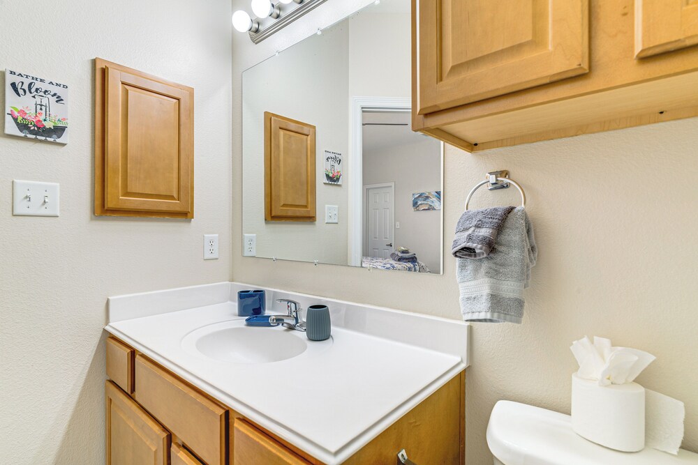 2 Mi to Texas A&m: Unit w/ Pool & Hot Tub Access