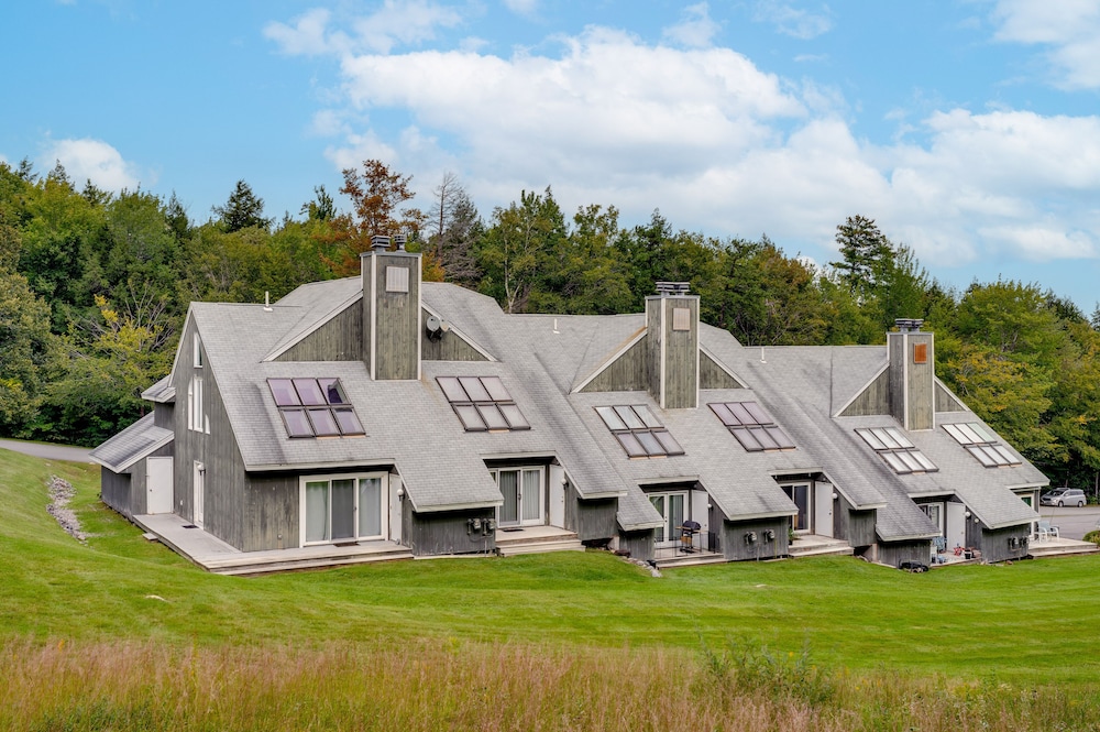 Mid-century Tenney Mountain Condo Near Hiking view 5