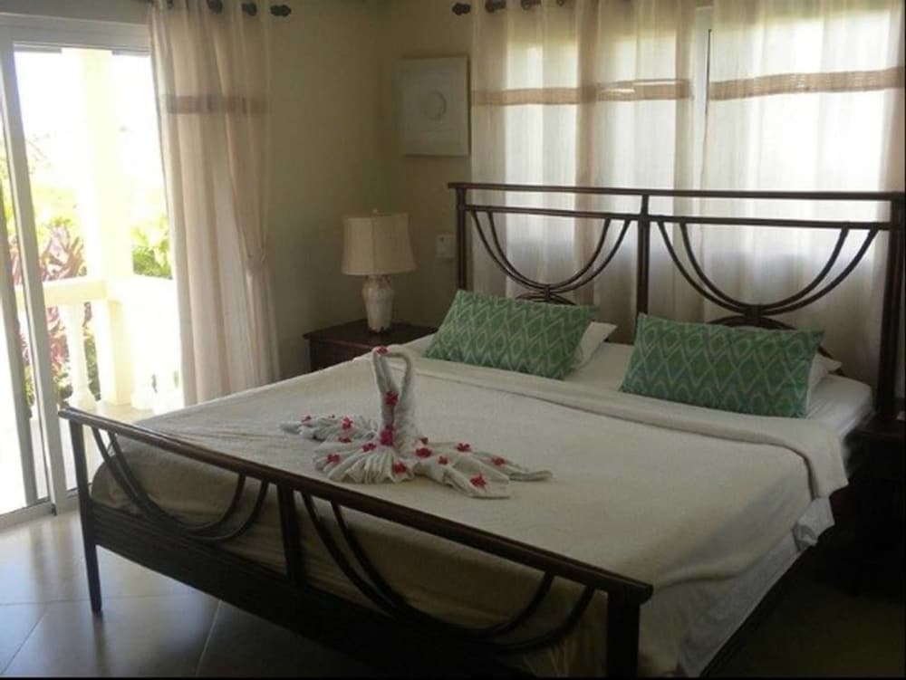 Villa in Gated Community Furnished Lots Amenities view 4