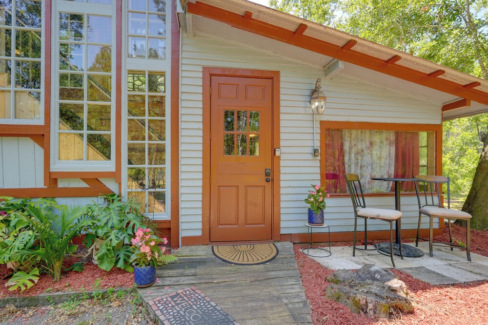 Glamping-style Cabin on 20-acre Farm Near Lutz!