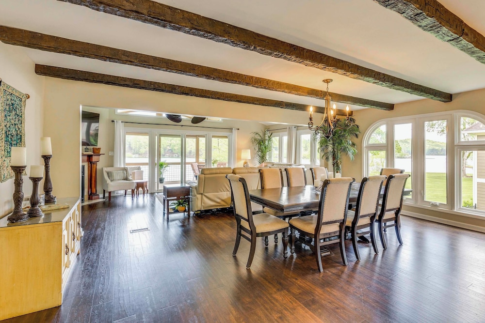 February Perks! Couples Getaway in Hayesville