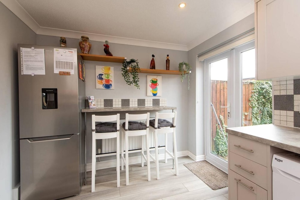 Darlington 3 bed House Near Train Station