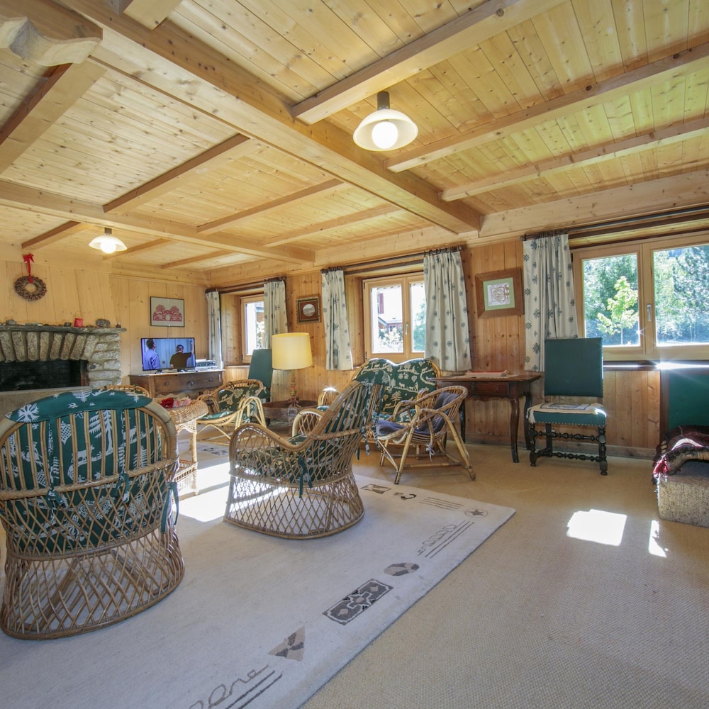 Chalet Du Croz RJ in Le Tour Argenti re