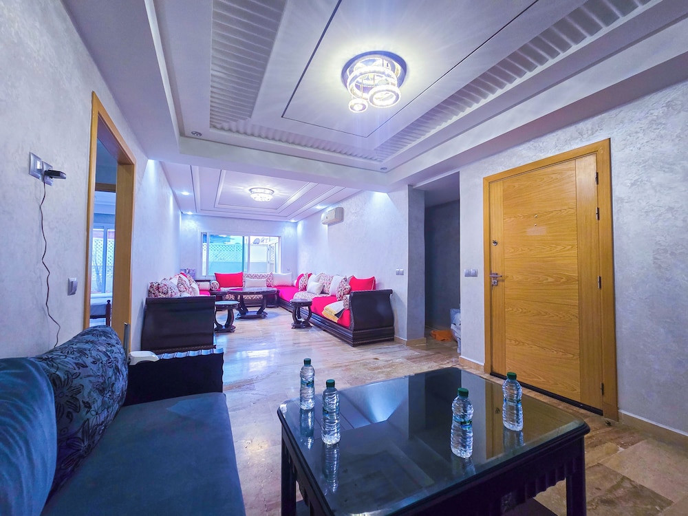 Luxor Home - Spacious & proximity to CFC