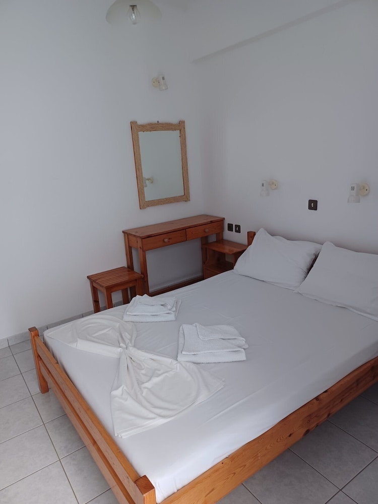 ARGIRO STUDIOS AND APARTMENTS photo 2