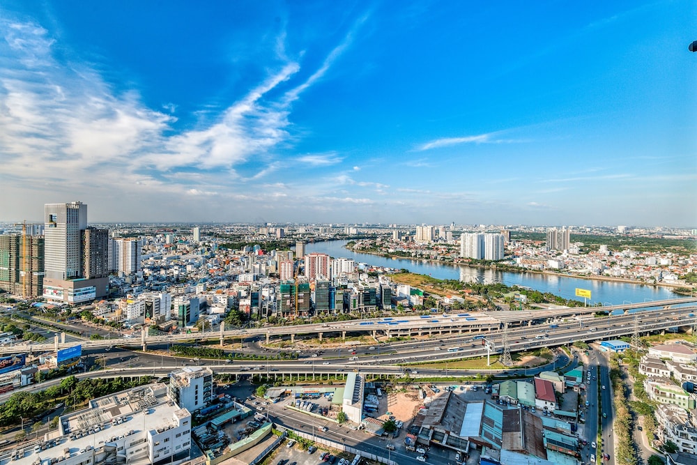 DongDong Skyview APT in Landmark81 Tower