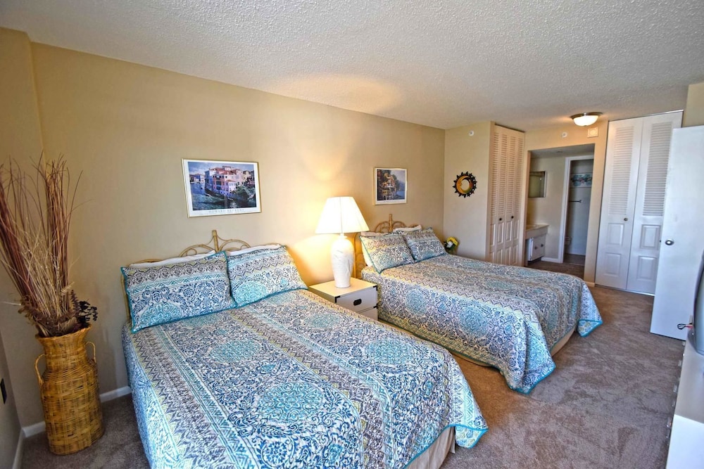 Braemar 503N 2 Br condo by RedAwning