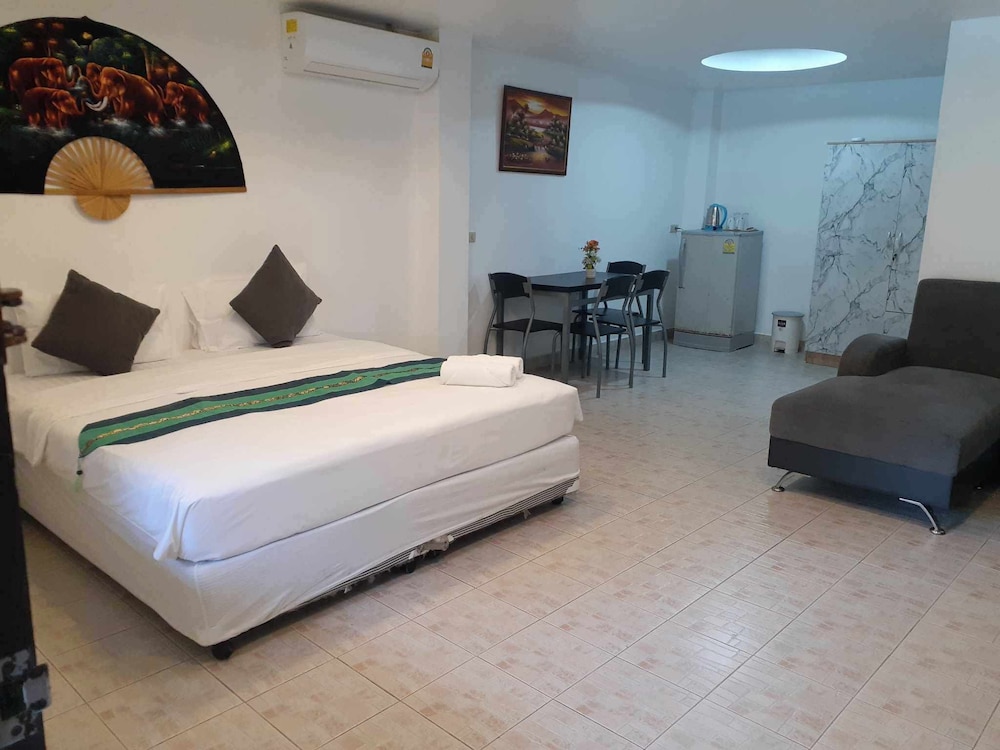 Phratamnak Inn