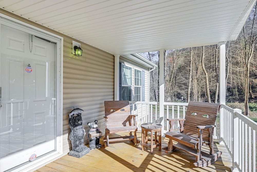 Creekside Haven w/ Fire Pit Near Nantahala River