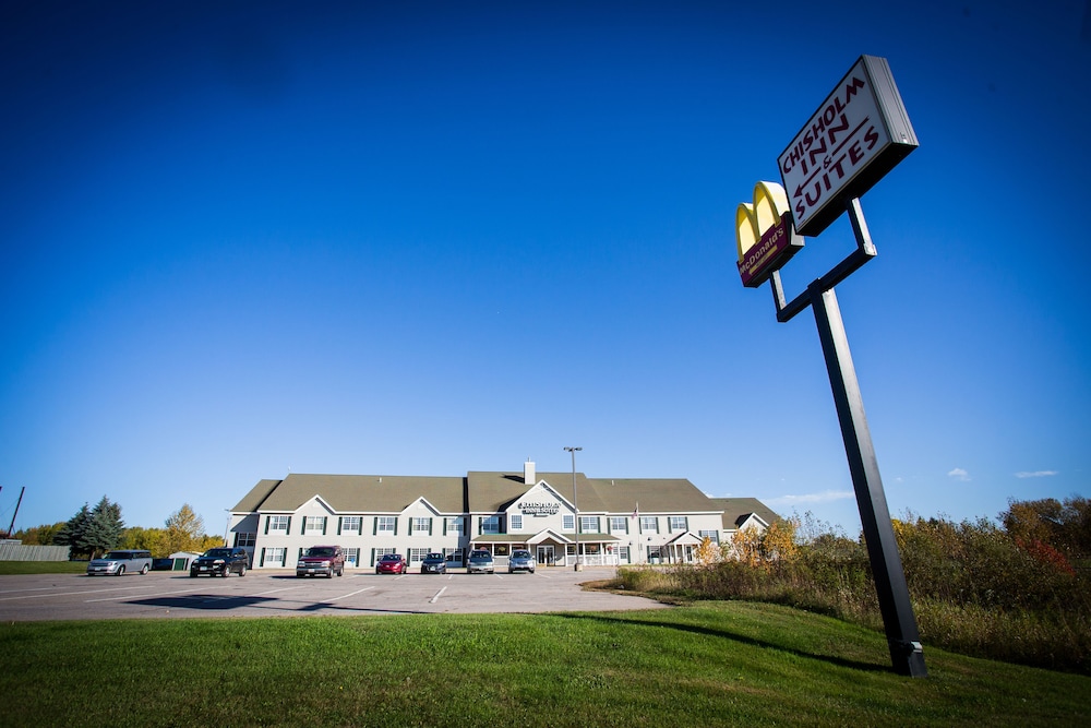 Chisholm Inn & Suites