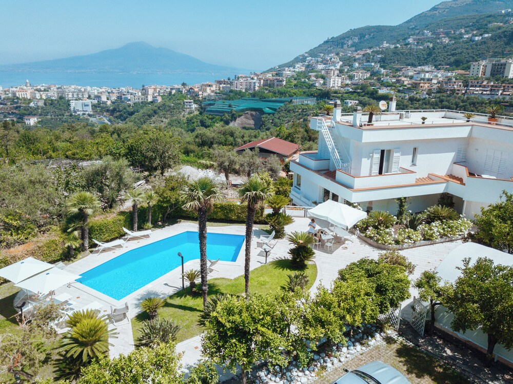 Luxury Villa In Sorrento Coast Swimming Pool & View