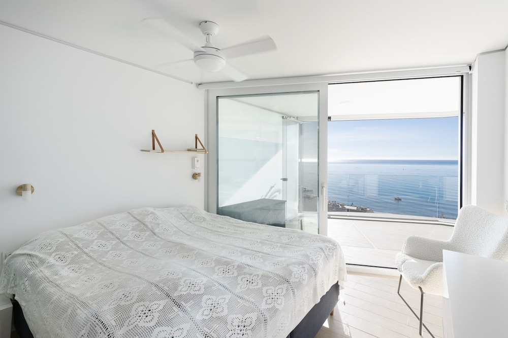 Stunning Seafront Apartment in Carvajal Beach