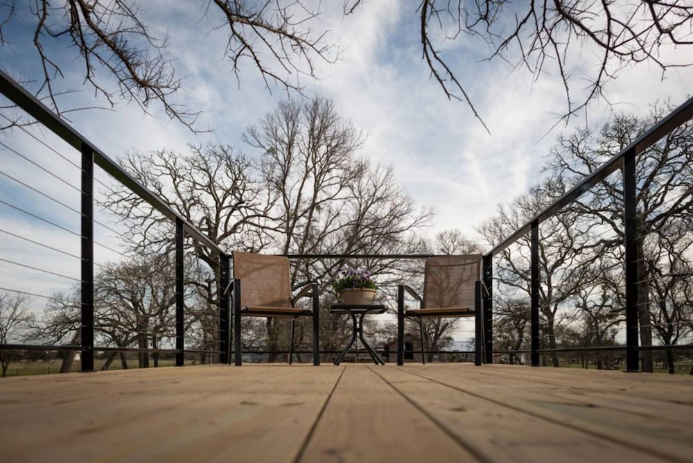 Hotel The Classic Tiny Cargohome 12 min to Magnolia Silos Baylor - Image 1