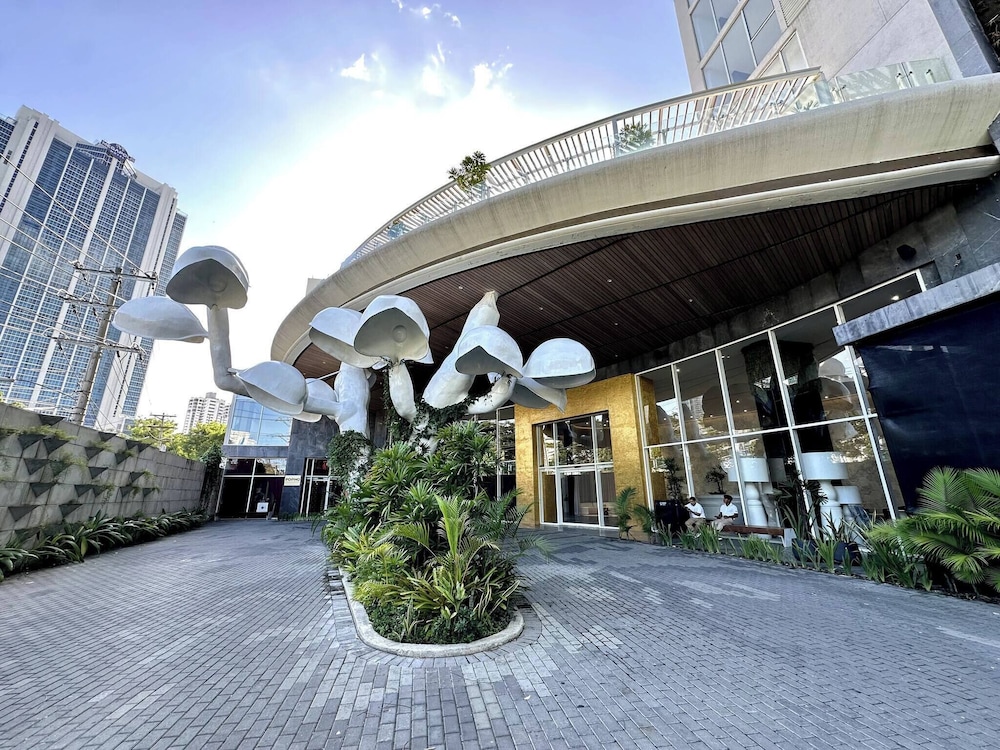 Luxury apt in Panama City 2 Rooms 3 Baths & Office