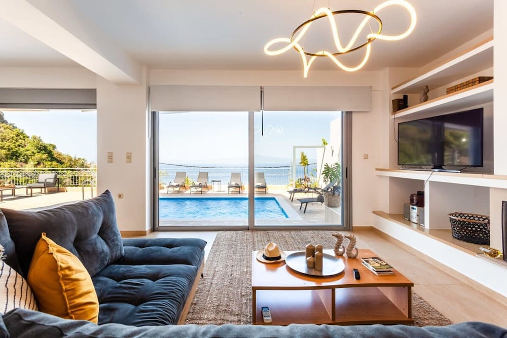 Aigli Luxury Villa - Panoramic Seaview Retreat