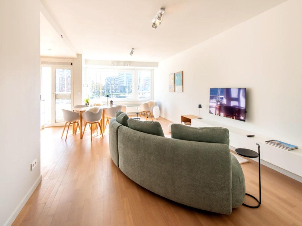 Apartment With a View of the Marina