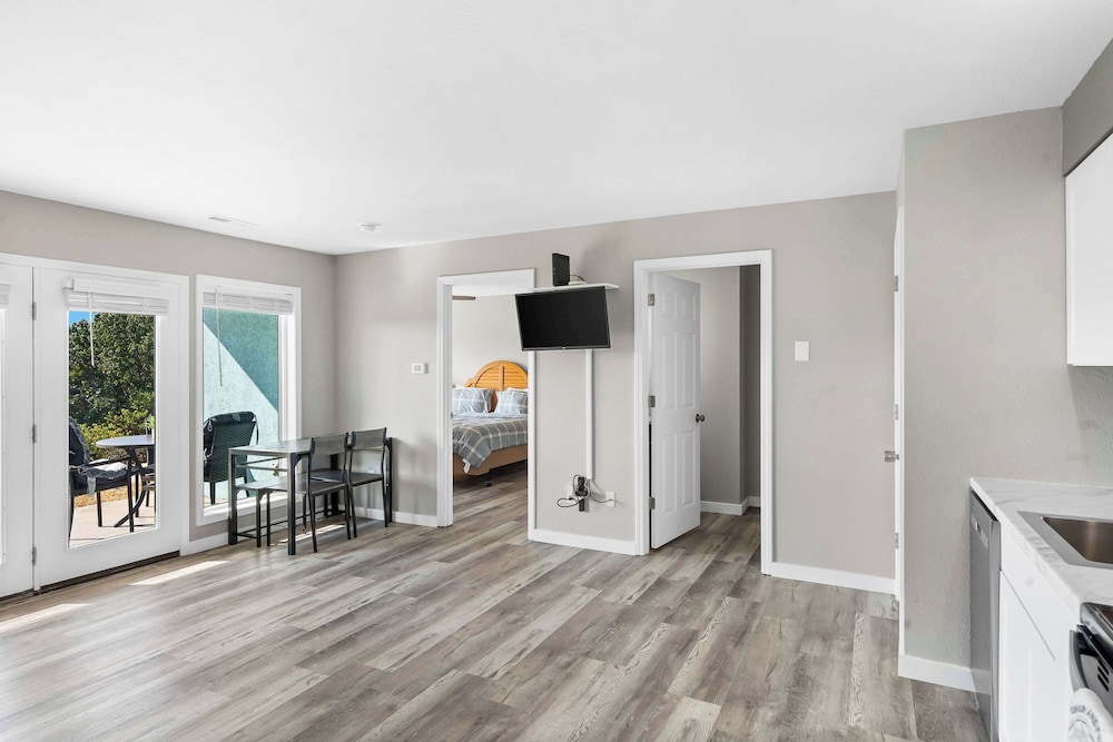 Waterview Oasis Stay for 4
