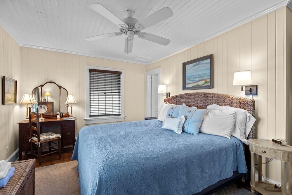 Sutton Cottage 5 Bedroom Home