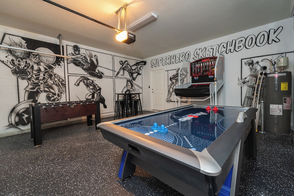 Spacious 9BR Villa Home Theater Pool
