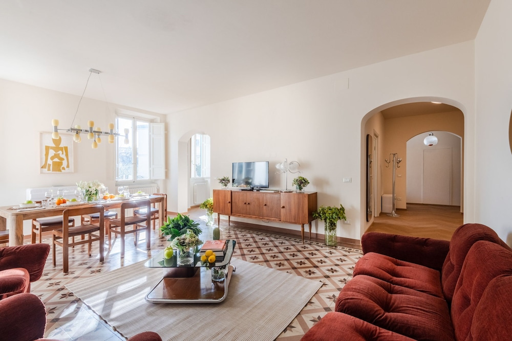Casa Dante in Lucca With 3 Bedrooms and 2 Bathrooms