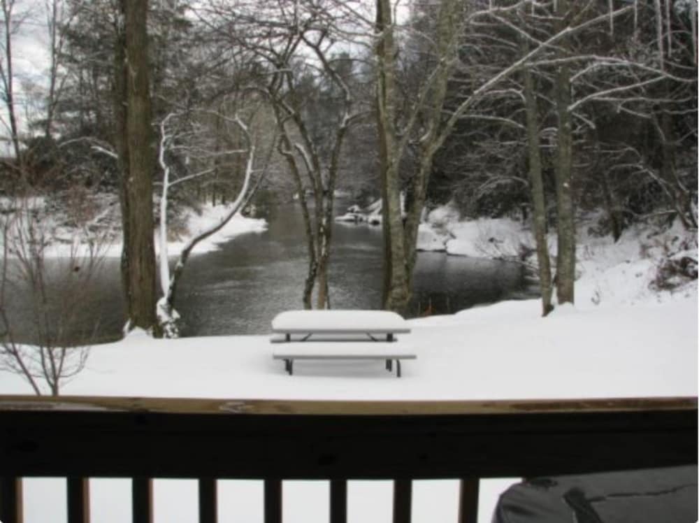 Linville River Log Cabins