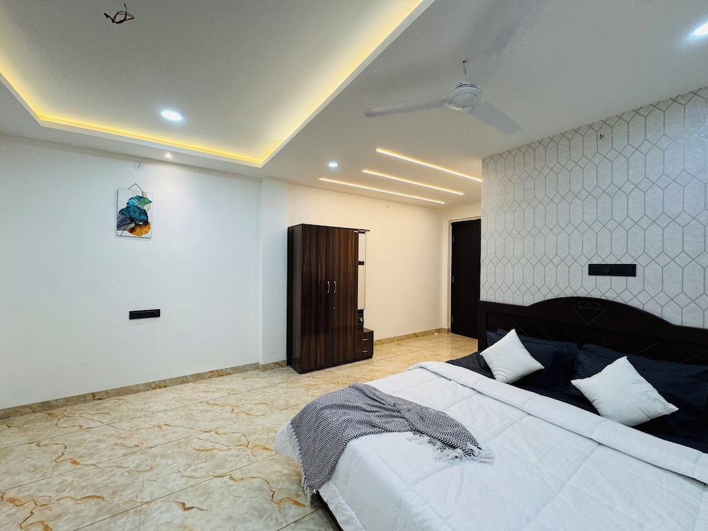 HE Azure 3BHK Bunglow Nr Apollo DB City view 3