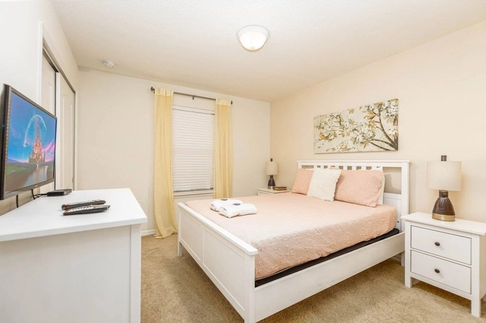 Magical Getaway Near Disney Private Pool + Resort Access, Bbq Grill! 4 Bedroom Townhouse