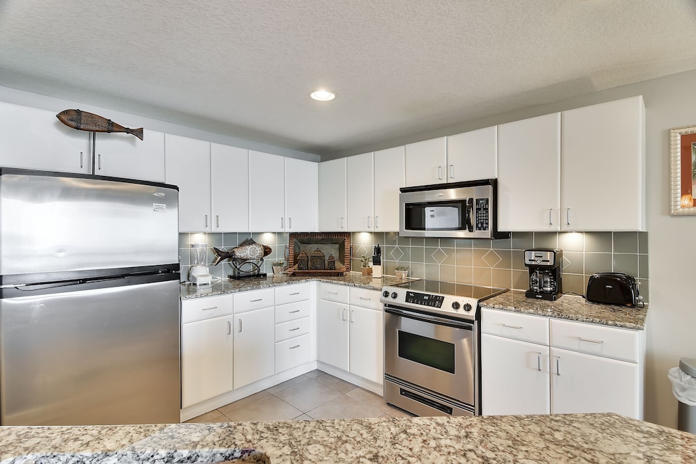 Grand Panama Beach Resort by Book That Condo