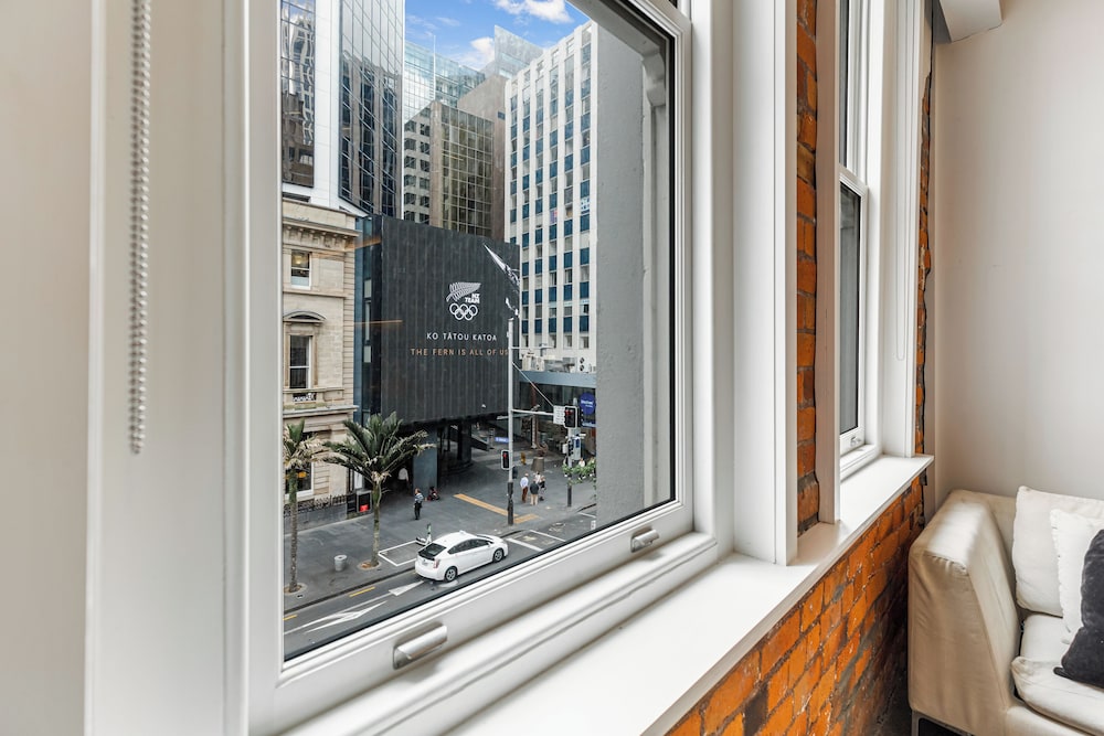Downtown CBD Apt | Central Walkable | Zodiak Stays