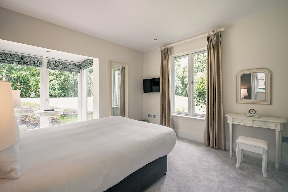 Spacious Kenmare Home to Sleep 8 Free use of Pool Onsite