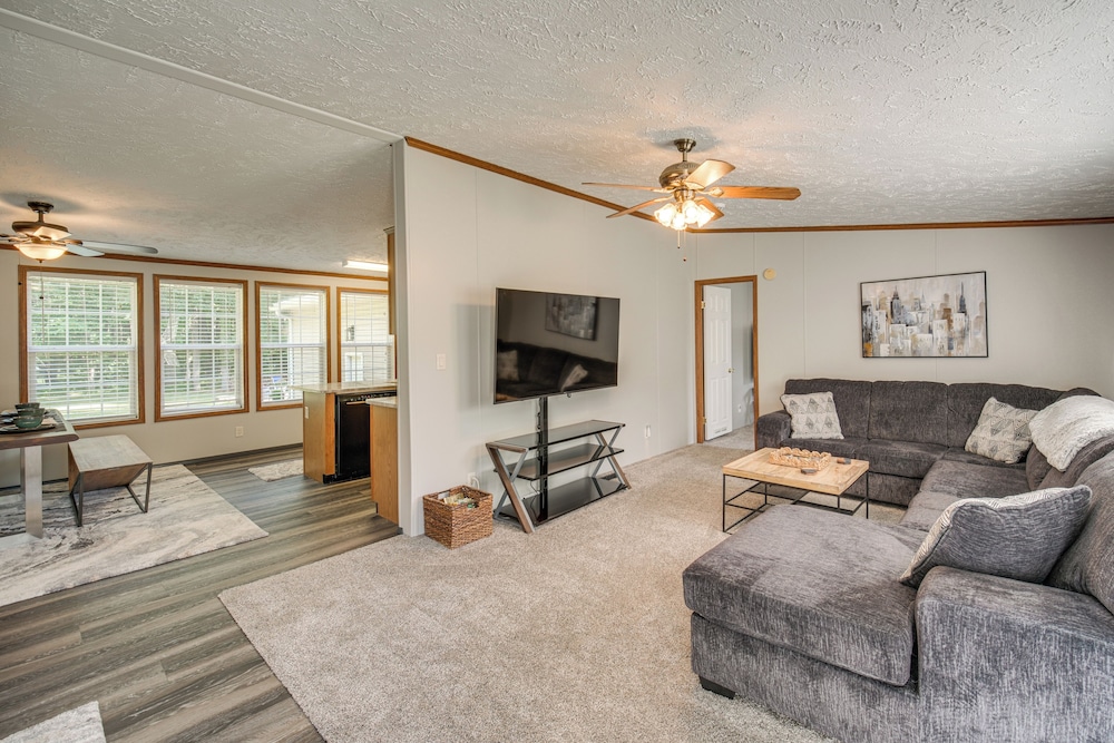 1 Mi to Geneva SP: Family Home w/ Game Room & Yard