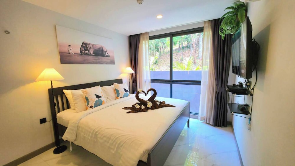 Room-a301- 1 Bedroom Corner Condo Forest