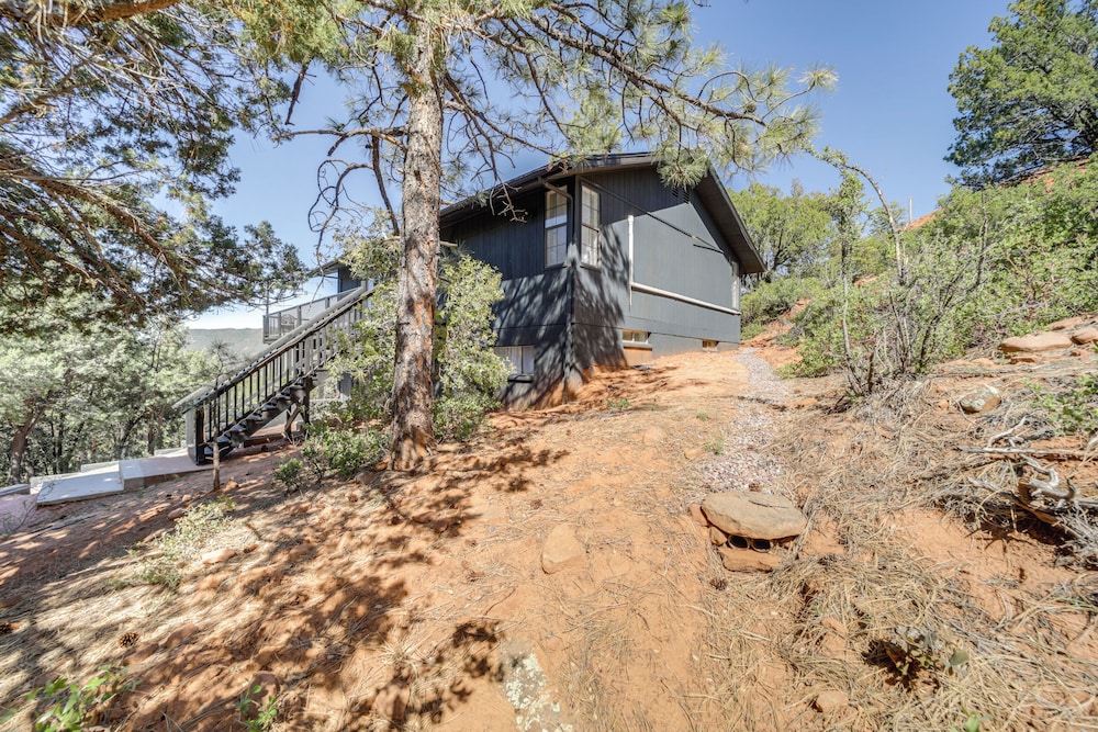 Pine Cabin w/ Large Deck & Scenic Mountain Views! view 3
