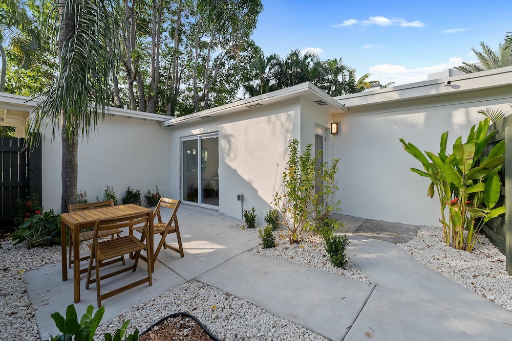 921 Apartment 4 in Fort Lauderdale