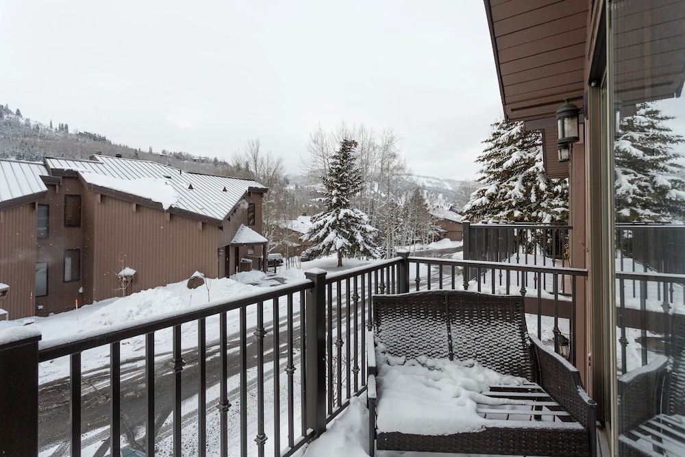 Pinnacle at Deer Valley Resort - Four Bedroom Condo with Hot Tub #1263 4 Condo