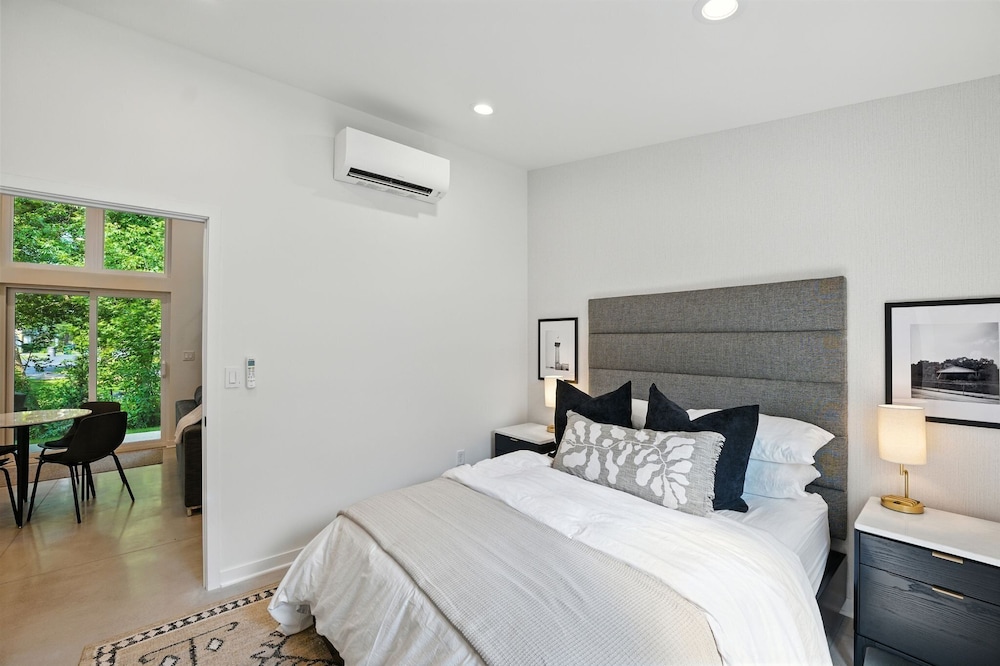 500 House - Unit B 2 Bedroom Townhouse