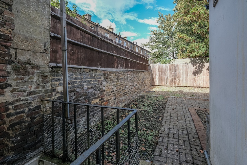 Modern 1 Bedroom Apartment in Gravesend