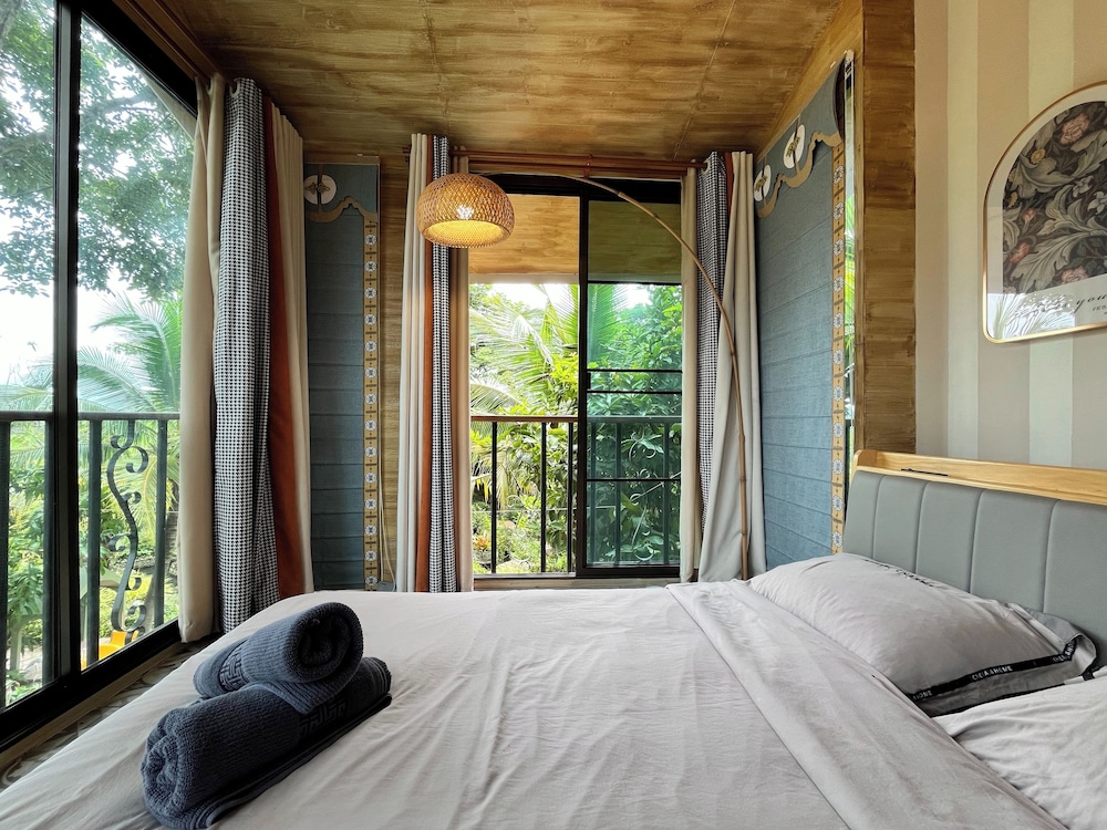 Mana An lake hill resort view 3