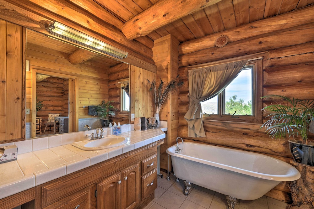 Exquisite Log Home With Lander Valley Views! - Property Image 11