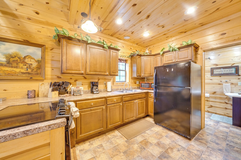 4 Mi to Broken Bow Lake: 'wee Bear Cabin' Getaway!