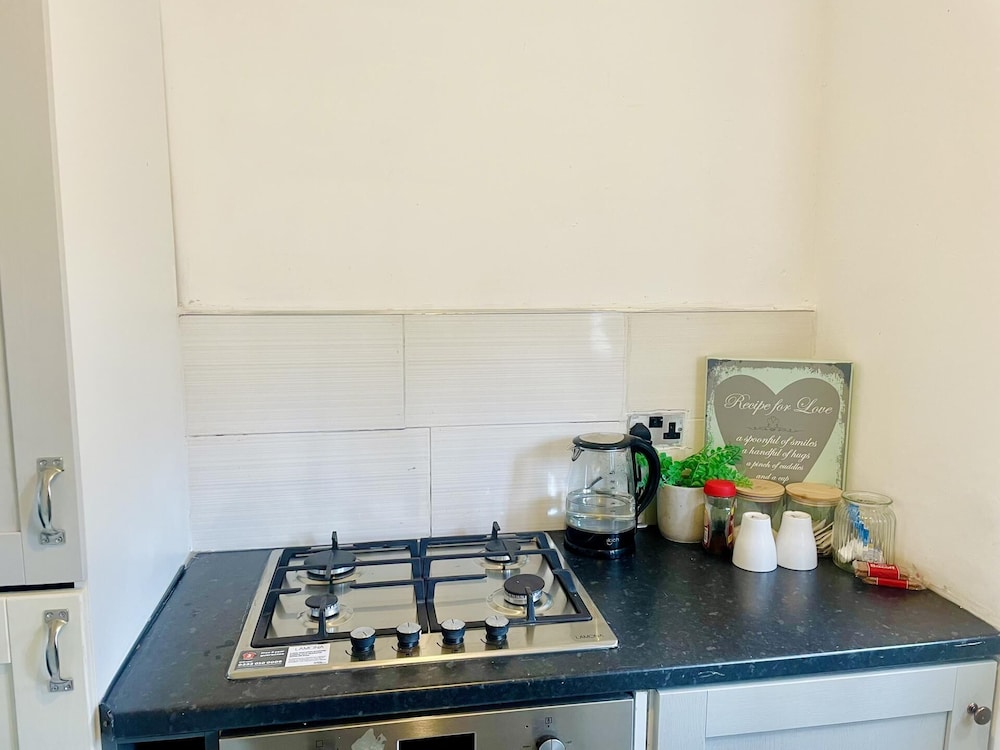 Cozy 2 Bedhouse 20mins From Manchester City Centre view 5