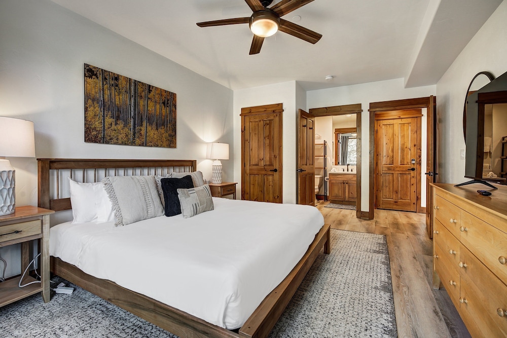 Arrowhead Village Premium 3 Bedroom Condominium 3 Condo