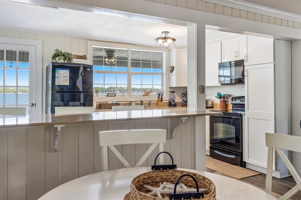 Serenity Shores by Southern Vacation Rentals