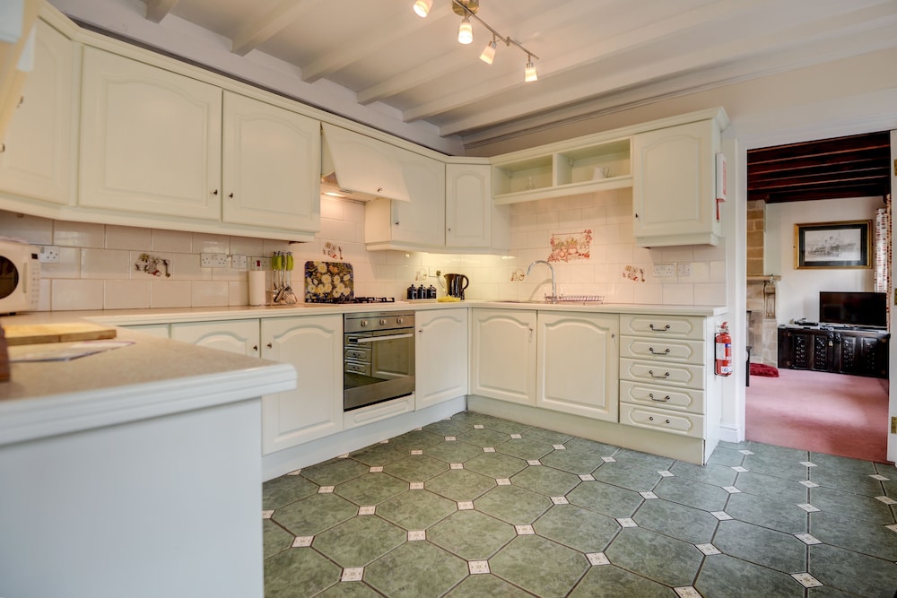 Holiday Cottages and North Star Apartment