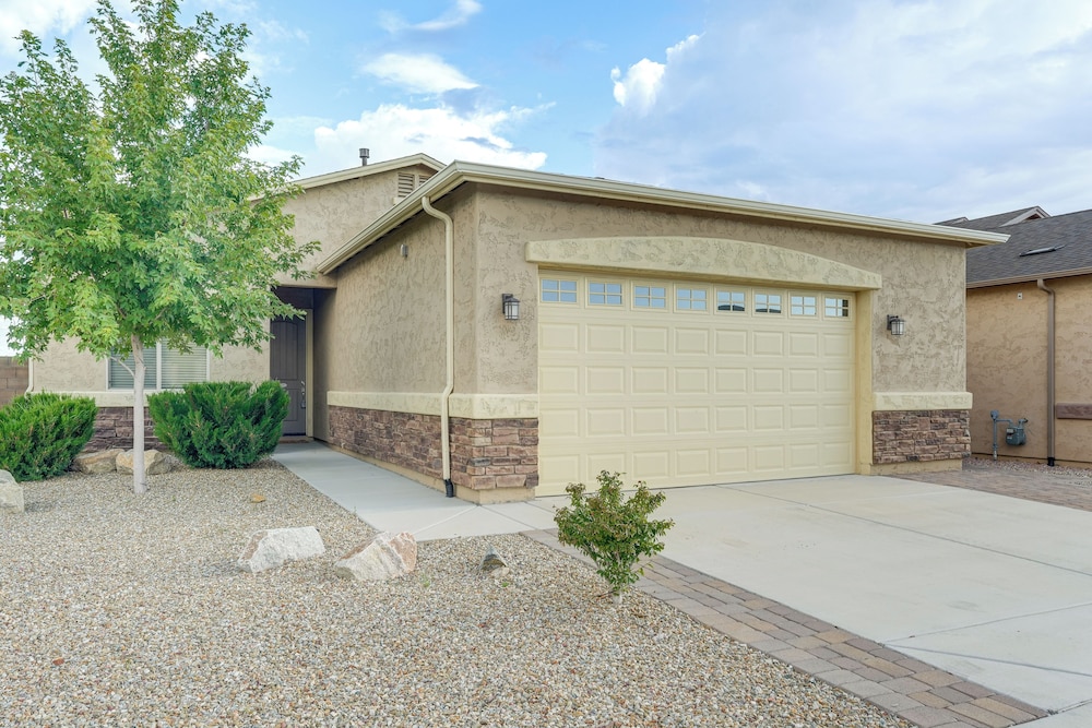 7 Mi to Watson Lake: Prescott Valley Home w/ Patio