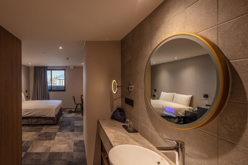 Roaders Plus Hotel Theme