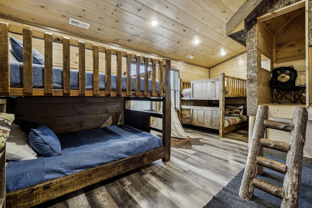 Grand Splash Lodge 6 Bedroom Cabin
