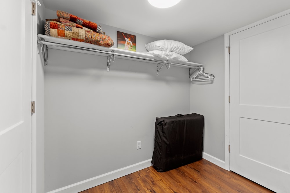 Modern Home W/garage Near SLU JZ Vacation Rentals
