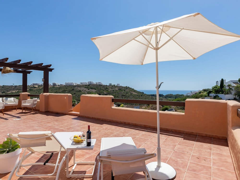 Penthouse With Terrace and sea Views
